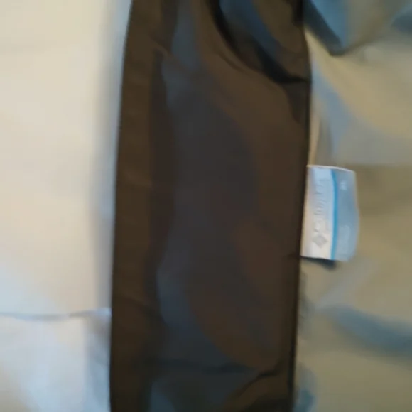 Columbia windbreaker with hood. Size XL - Picture 2 of 10